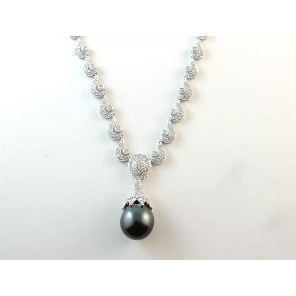 TARA 18k WHITE GOLD & 15mm BLACK TAHITIAN PEARL & 2 carat DIAMOND NECKLACE